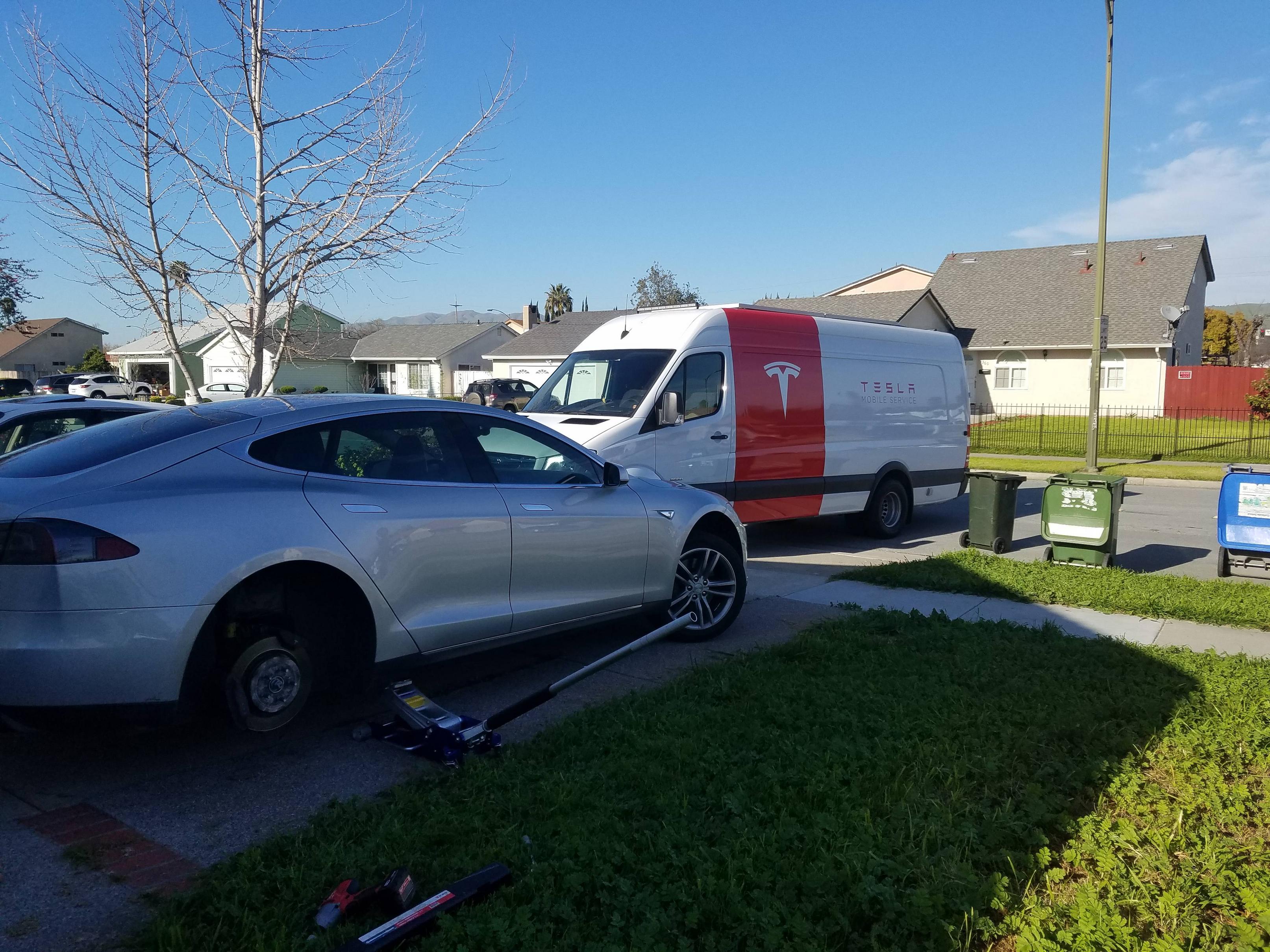 tesla%20repair%20truck.jpg